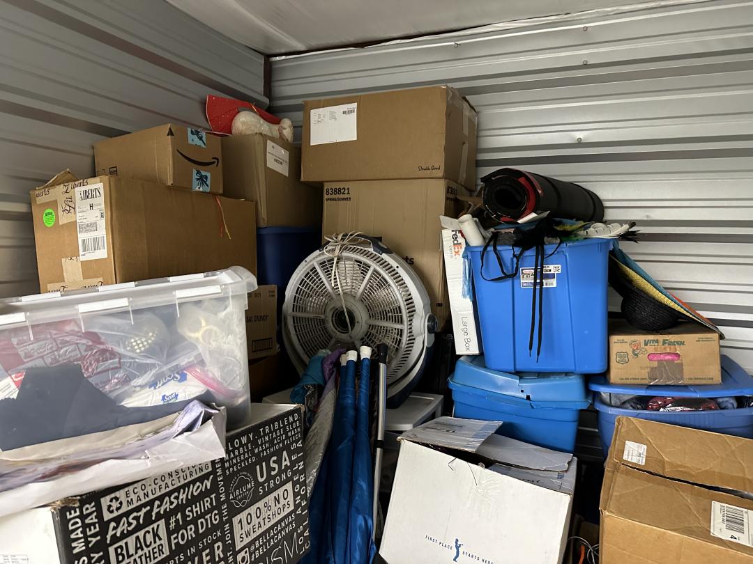 Storage Unit Auction in MS at Space Place Mini Mc Comb ends