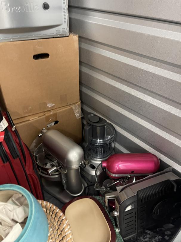 Storage Unit Auction in Bayonne, NJ at Delta SelfStorage Bayonne