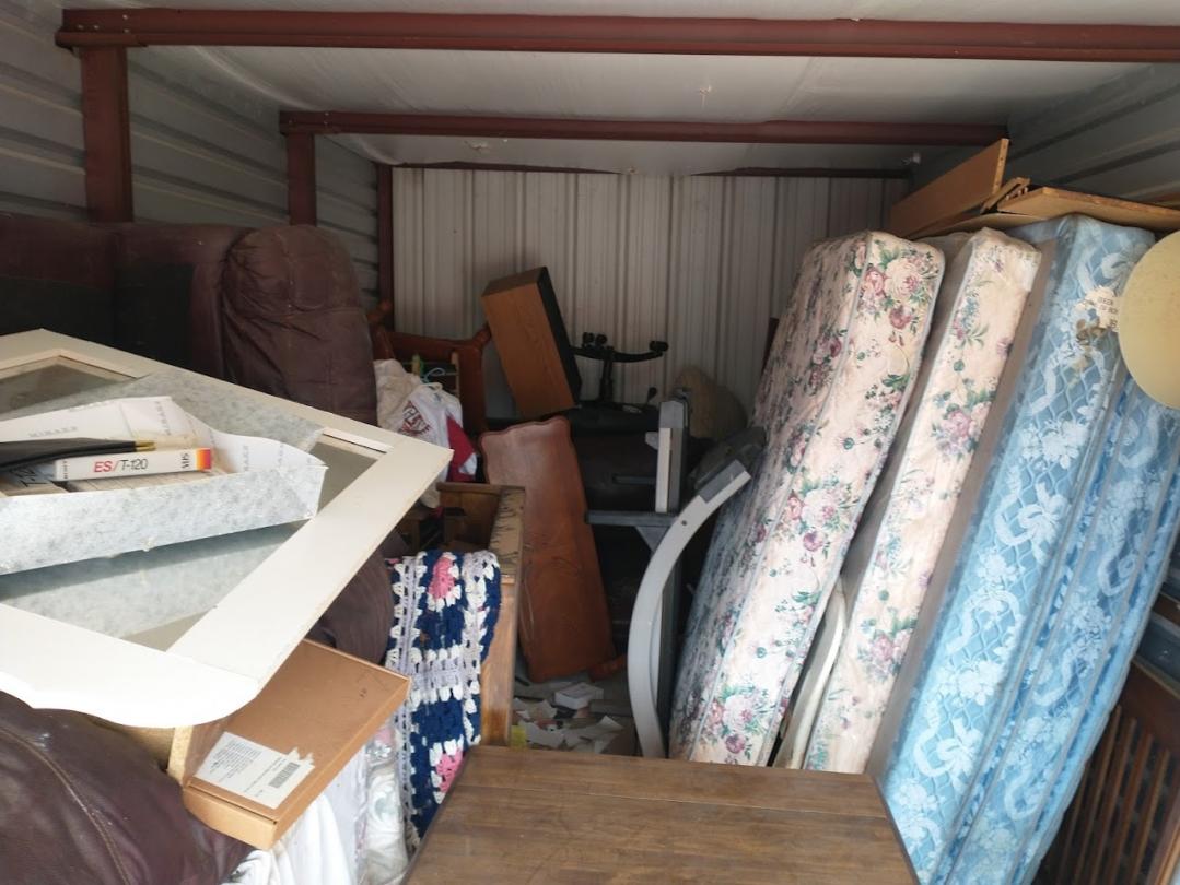 Storage Unit Auction In Lake Charles, La At Neighborhood Mini Storage 