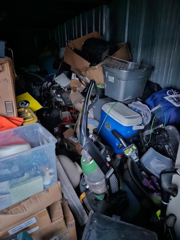 Storage Unit Auction in Waterloo IA at Forward Storage Waterloo ends