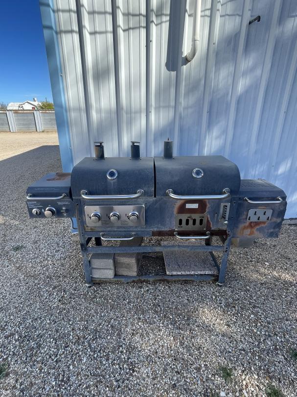 Storage Unit Auction in Lubbock, TX at Brad's Self Storage Upland